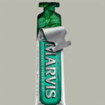 معجون أسنان كلاسيك بالنعناع القوي 25مل Marvis Classic Strong Mint Toothpaste - Image 4