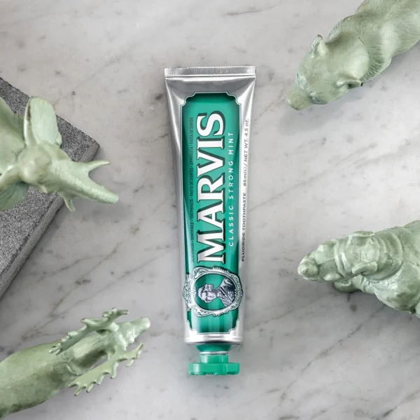 معجون أسنان كلاسيك بالنعناع القوي 25مل Marvis Classic Strong Mint Toothpaste - Image 3