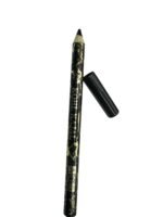 Luxurious black eyeliner that resists smudges – smooth eye definition and long lasting wear. (1)